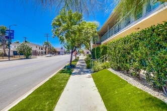 Secure, Walkable Building Near Crenshaw &  in Los Angeles, CA - Building Photo - Building Photo