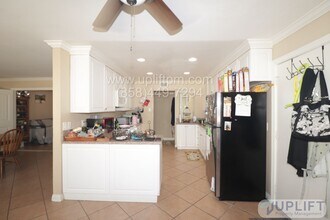 4924 Verde Dr in Oceanside, CA - Foto de edificio - Building Photo