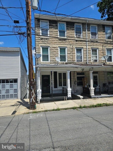 447 Arlington St, Unit 2 in Tamaqua, PA - Building Photo - Building Photo