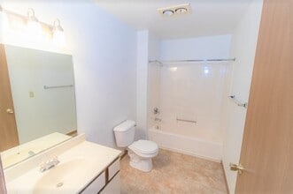 Stoneridge Apartments in Beaver Dam, WI - Building Photo - Building Photo