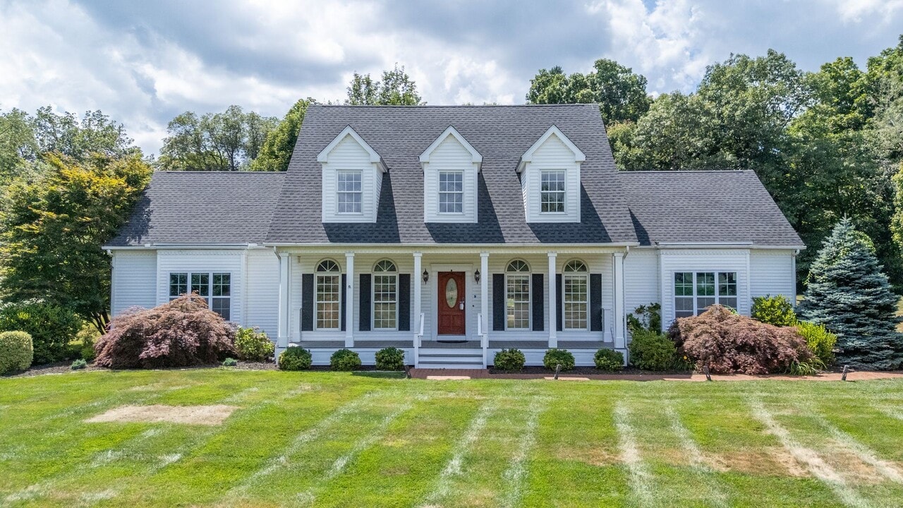 433 Wild Flower Pl in Cheshire, CT - Building Photo