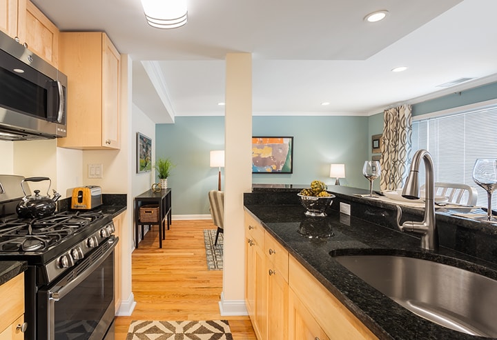 80 Thornton Rd, Unit 1 in Chestnut Hill, MA - Building Photo