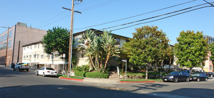 Encino Courtyard in Van Nuys, CA - Building Photo - Building Photo