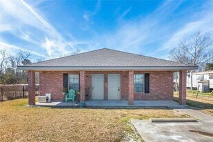 3332 Carver Rd in Lake Charles, LA - Building Photo