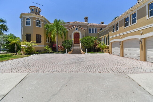 507 S 58th St in Tampa, FL - Foto de edificio - Building Photo