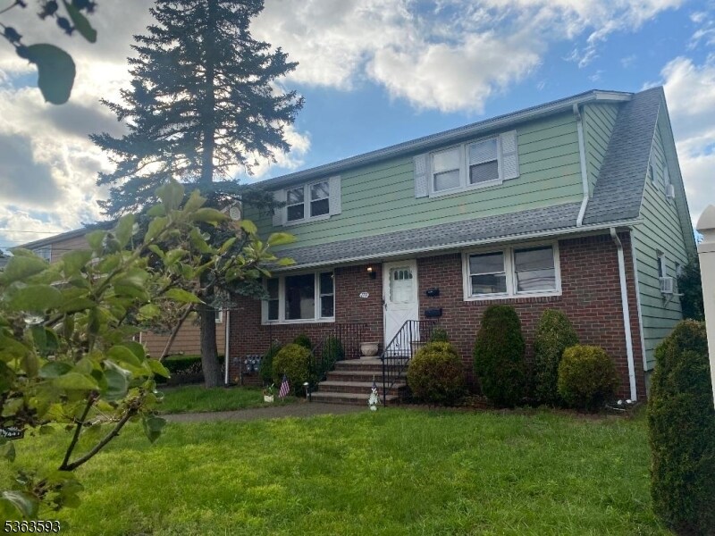 179 Kipp Ave in Elmwood Park, NJ - Building Photo