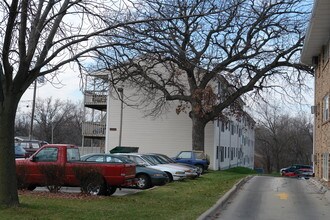 Drake Park Apartments in Des Moines, IA - Building Photo - Building Photo