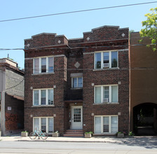 1065 Bathurst St in Toronto, ON - Building Photo - Building Photo