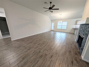 252 NE 20th Pl in Newcastle, OK - Building Photo - Building Photo