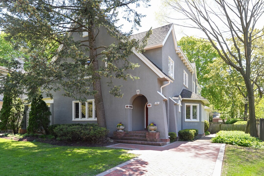 1316 Church St in Evanston, IL - Foto de edificio