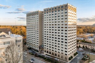 Park Lane On Peachtree in Atlanta, GA - Building Photo