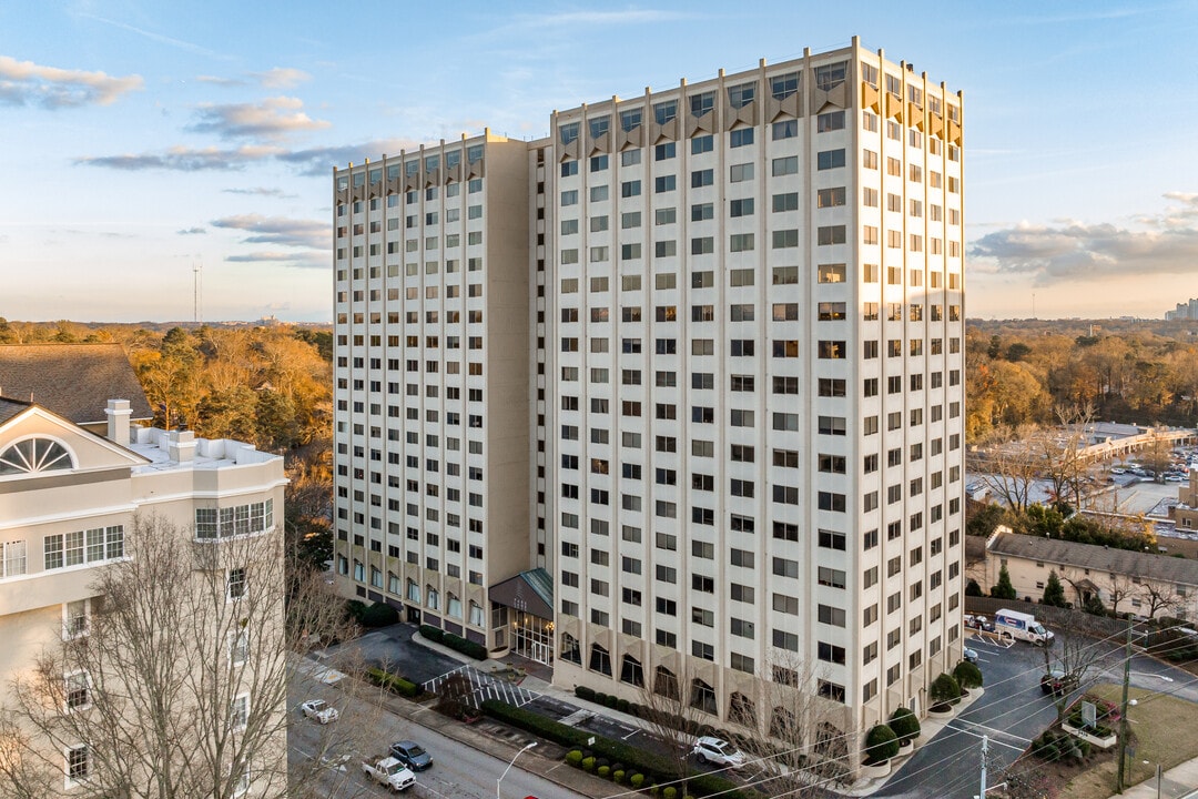 Park Lane On Peachtree in Atlanta, GA - Building Photo