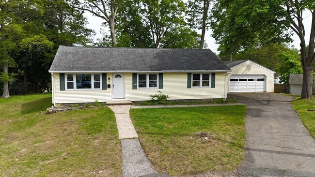 property at 6 Tarinelli Cir