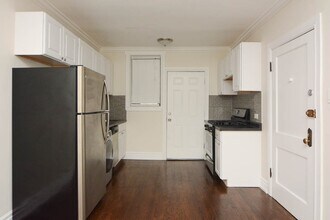 1112 W Lill Ave, Unit J02P in Chicago, IL - Building Photo - Building Photo