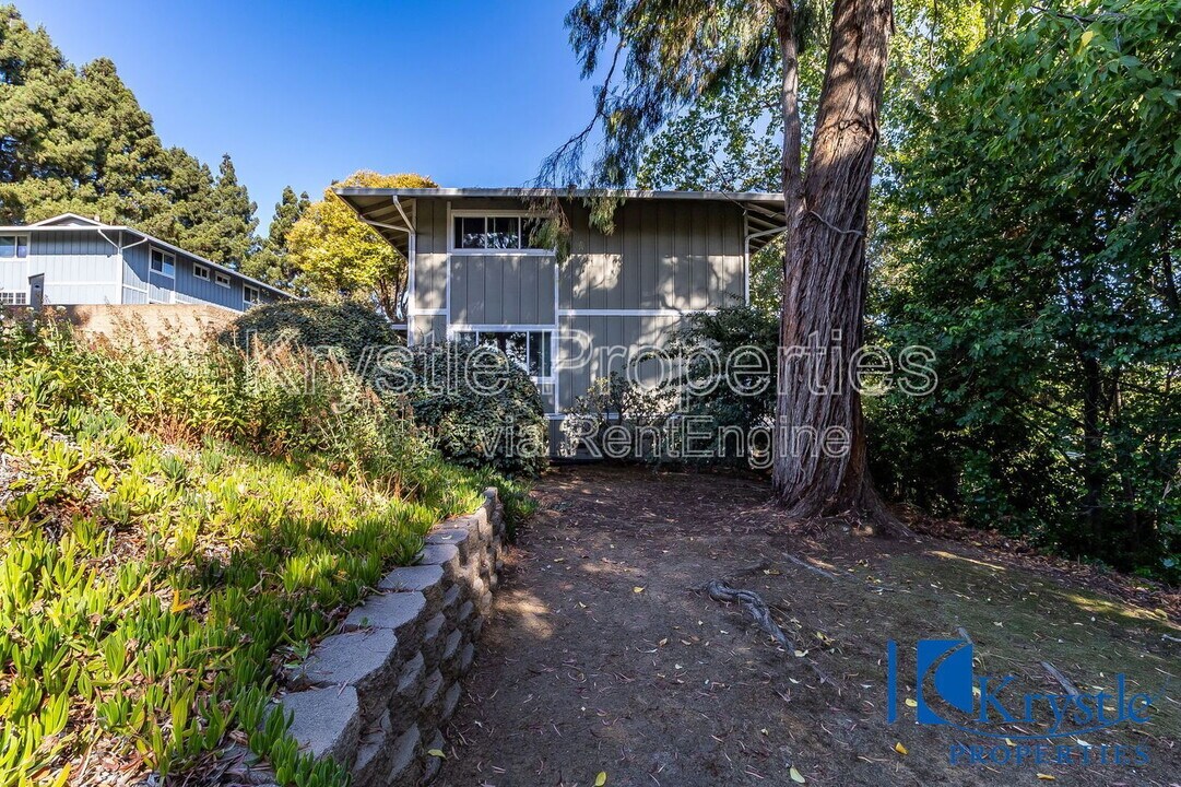 138 Warwick Dr in Benicia, CA - Foto de edificio