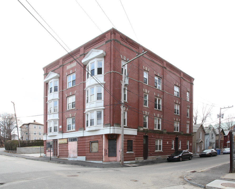 258-260 Mill St in Waterbury, CT - Building Photo