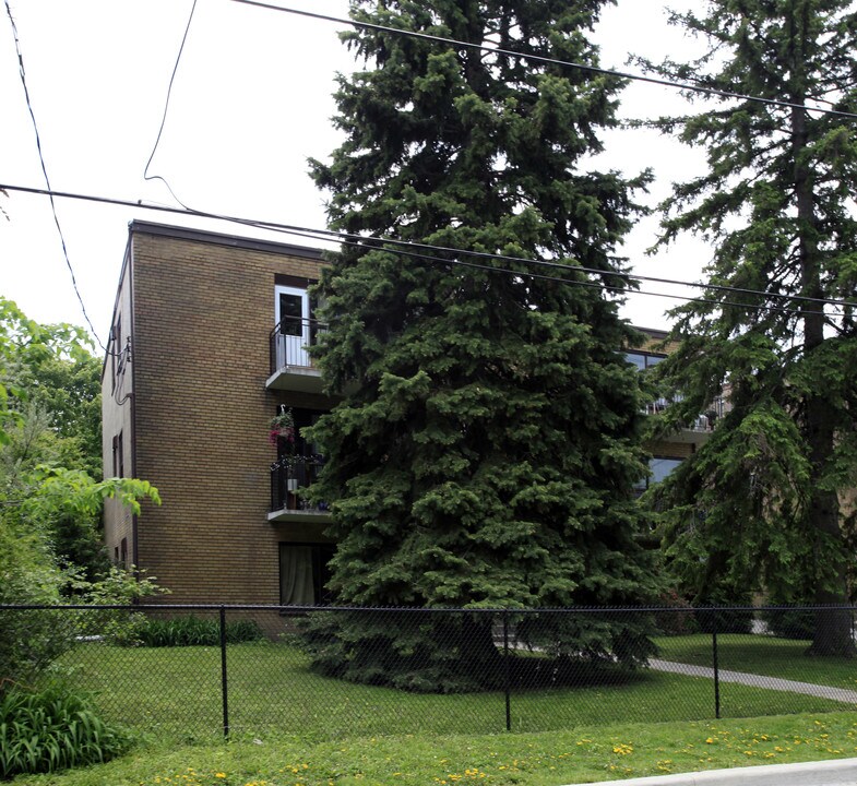 5 Meadowbrook Rd in Toronto, ON - Building Photo