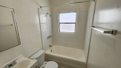 727 S Coronado St in Los Angeles, CA - Building Photo - Building Photo
