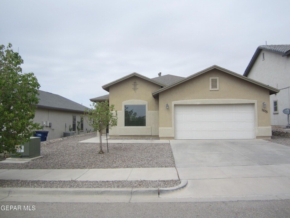 7605 Mammoth Ln in El Paso, TX - Building Photo