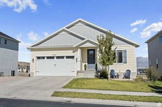 4921 E Silver Ridge Rd in Eagle Mountain, UT - Foto de edificio - Building Photo