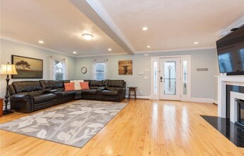 32 Pilgrim Ave in Coventry, RI - Foto de edificio - Building Photo