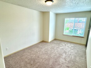 536-538-538 NE 92nd Ave in Portland, OR - Building Photo - Building Photo
