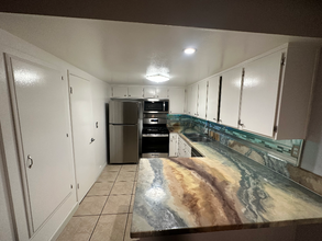 3050 S Bristol St in Santa Ana, CA - Building Photo - Building Photo