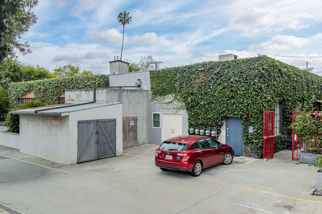 Studios at Walnut