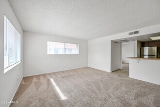 700 W University Dr in Tempe, AZ - Building Photo - Building Photo