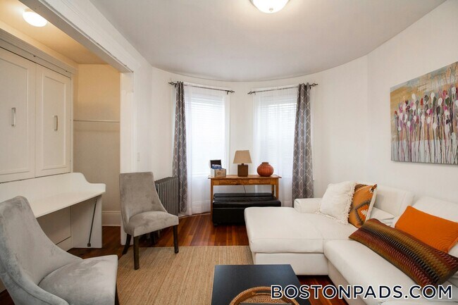 636 Washington St in Brookline, MA - Building Photo - Building Photo