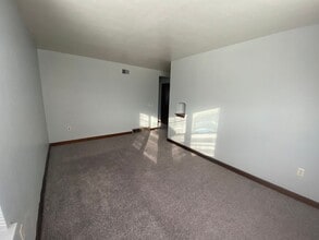 924-932 State St in Bettendorf, IA - Foto de edificio - Interior Photo