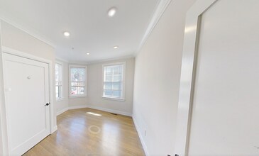 79 Linden St, Unit A in Boston, MA - Building Photo - Building Photo