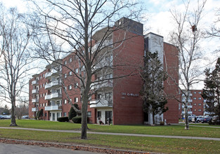 The Viscount & Cavalier Apartments in Oshawa, ON - Building Photo - Building Photo