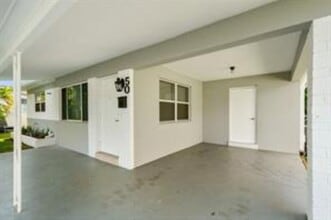 50 NE 45th Ct in Oakland Park, FL - Building Photo - Building Photo