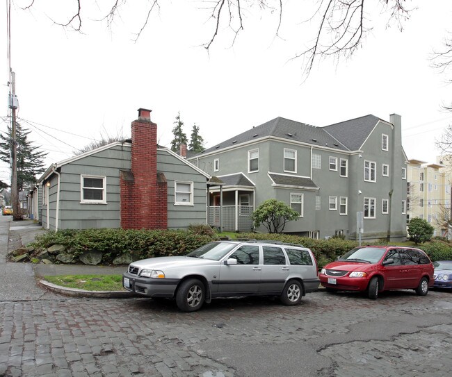 2372 Franklin Ave E in Seattle, WA - Foto de edificio - Building Photo