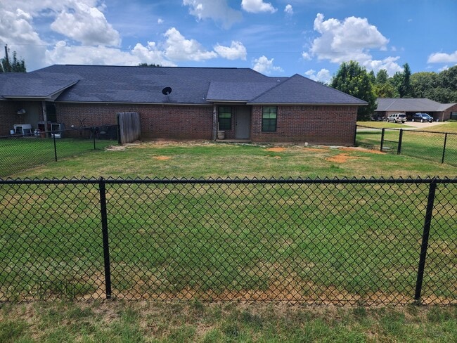 13372 Country Meadow Ln in Lindale, TX - Building Photo - Building Photo