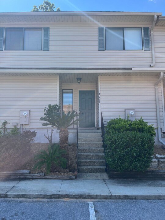4277 Brookside Dr in Pensacola, FL - Foto de edificio