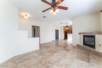 6809 Squaw Mountain Dr in Las Vegas, NV - Building Photo - Building Photo