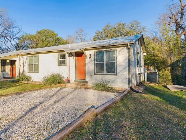 1018 Mead St in San Marcos, TX - Building Photo - Building Photo