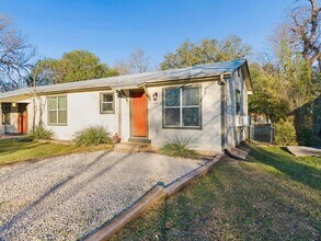 1018 Mead St in San Marcos, TX - Building Photo - Building Photo