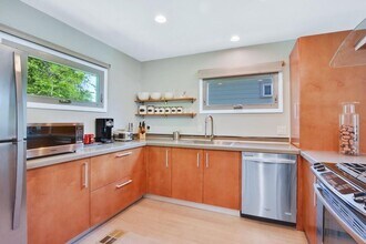 2410 Bryan St in Austin, TX - Building Photo - Building Photo