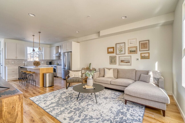 516 NE 56th Ave in Portland, OR - Building Photo - Building Photo