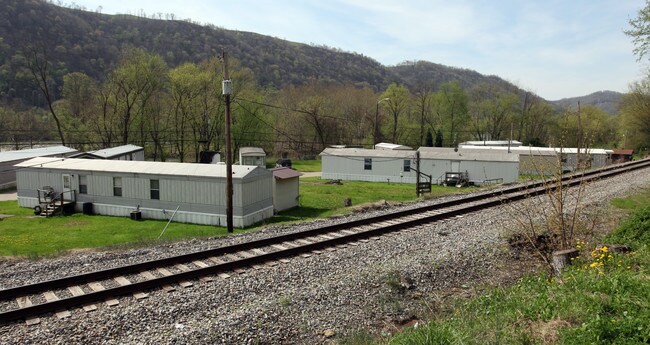 120 Dorothy Dr in Belle, WV - Foto de edificio - Building Photo