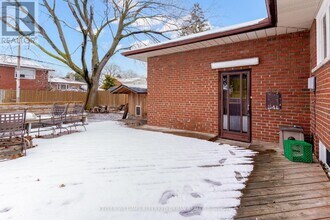 44 Shrewsbury Square in Toronto, ON - Building Photo - Building Photo