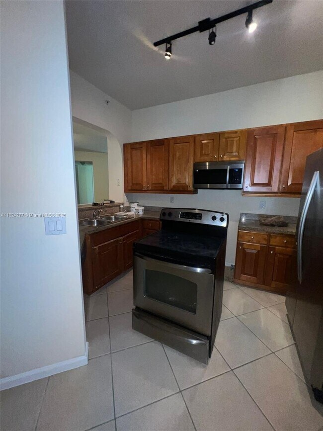 property at 3500 Oaks Clubhouse Dr