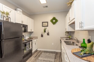 The Summit on 401 in Fayetteville, NC - Building Photo