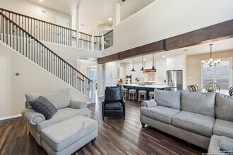 711 Midway Crest in San Antonio, TX - Building Photo - Building Photo