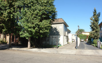 14153 Calvert St in Van Nuys, CA - Building Photo - Building Photo