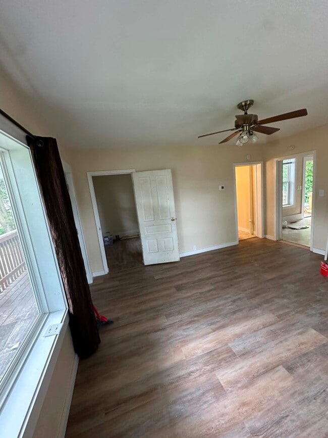 813 Main St, Unit Updated 3 bedroom apartment with 2 Car Garage