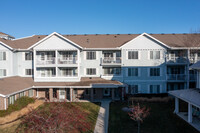 Holiday Kittery Estates in Kittery, ME - Foto de edificio - Building Photo